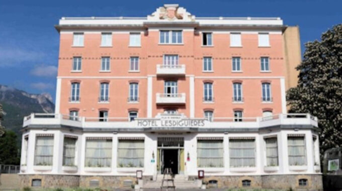 hotel-lesdiguieres-accueil2.jpg